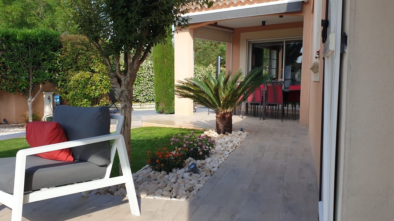 Photo of Patio Balcony in Entraigues-sur-la-Sorgue