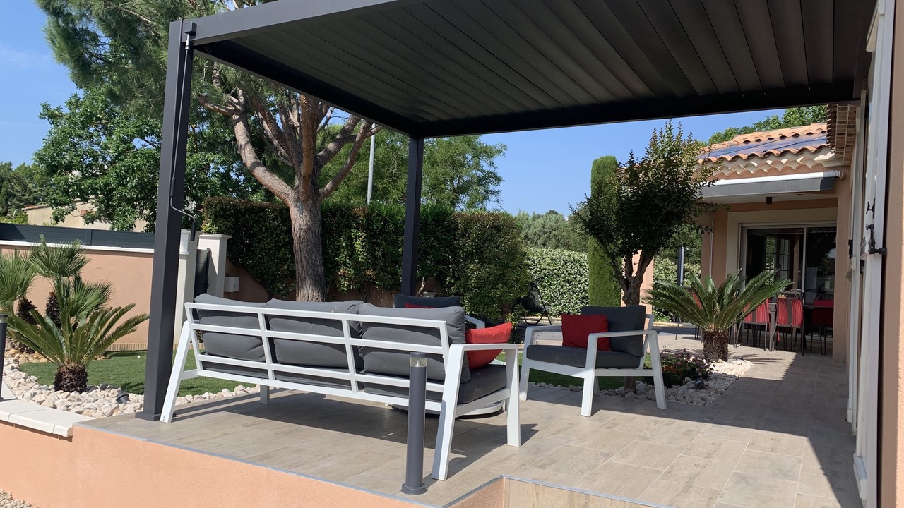Photo of Patio Balcony in Entraigues-sur-la-Sorgue
