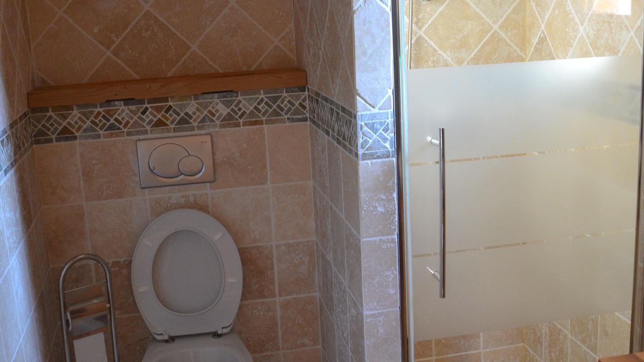 Photo of Bathroom in Thones