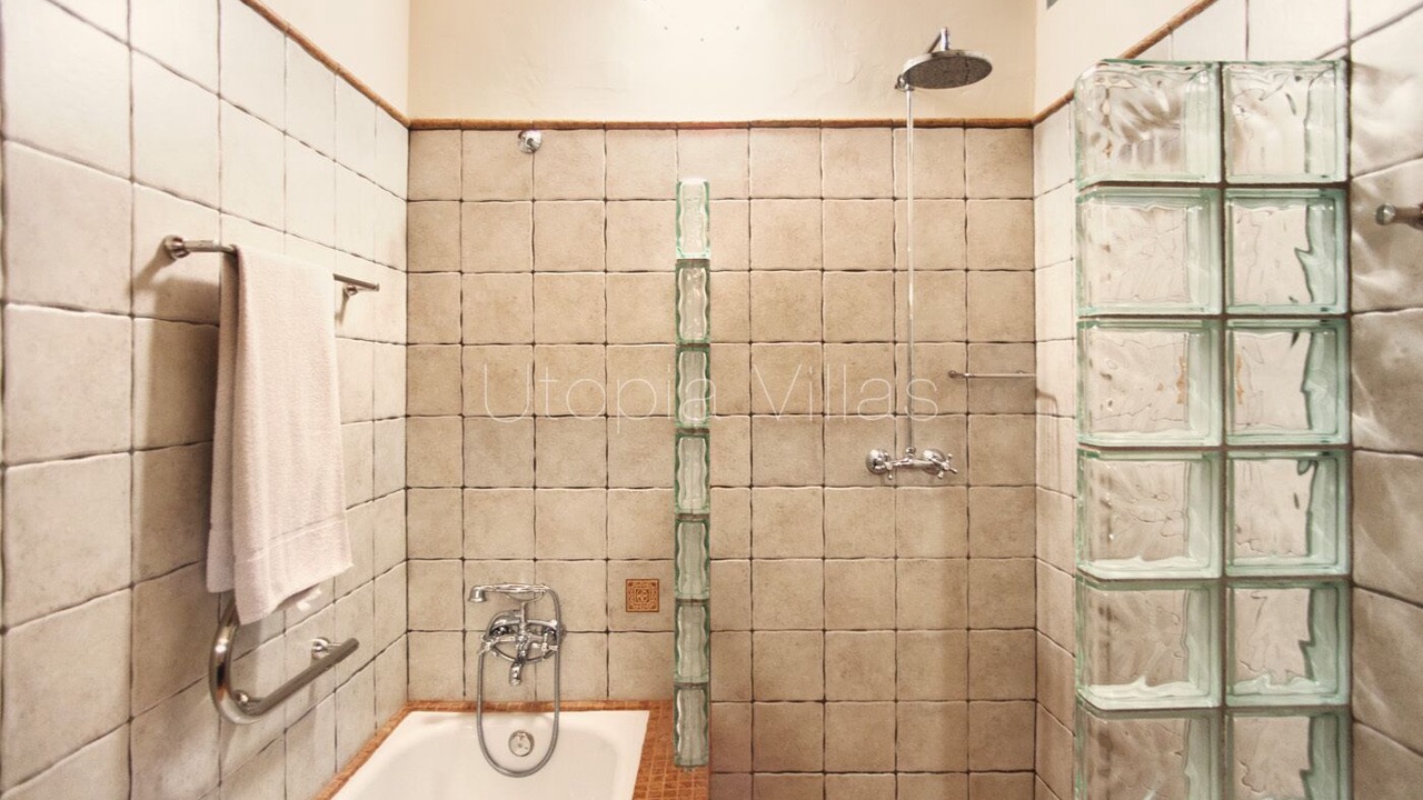 Photo of Bathroom in Quint Mar