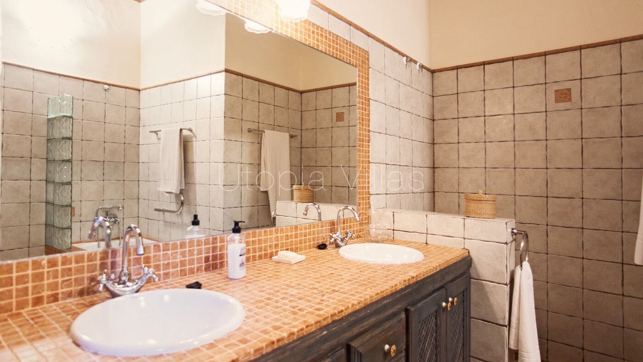 Photo of Bathroom in Quint Mar