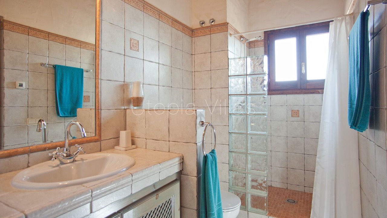 Photo of Bathroom in Quint Mar