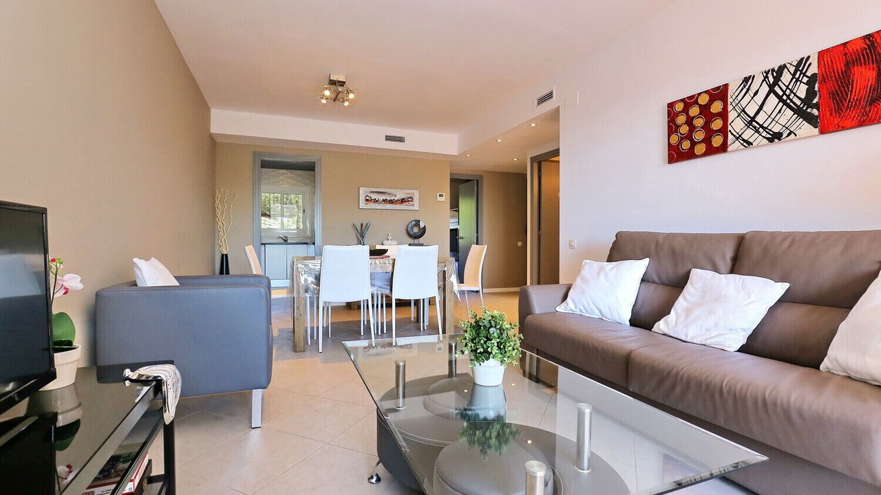 Photo of Livingroom in Roses Town Center