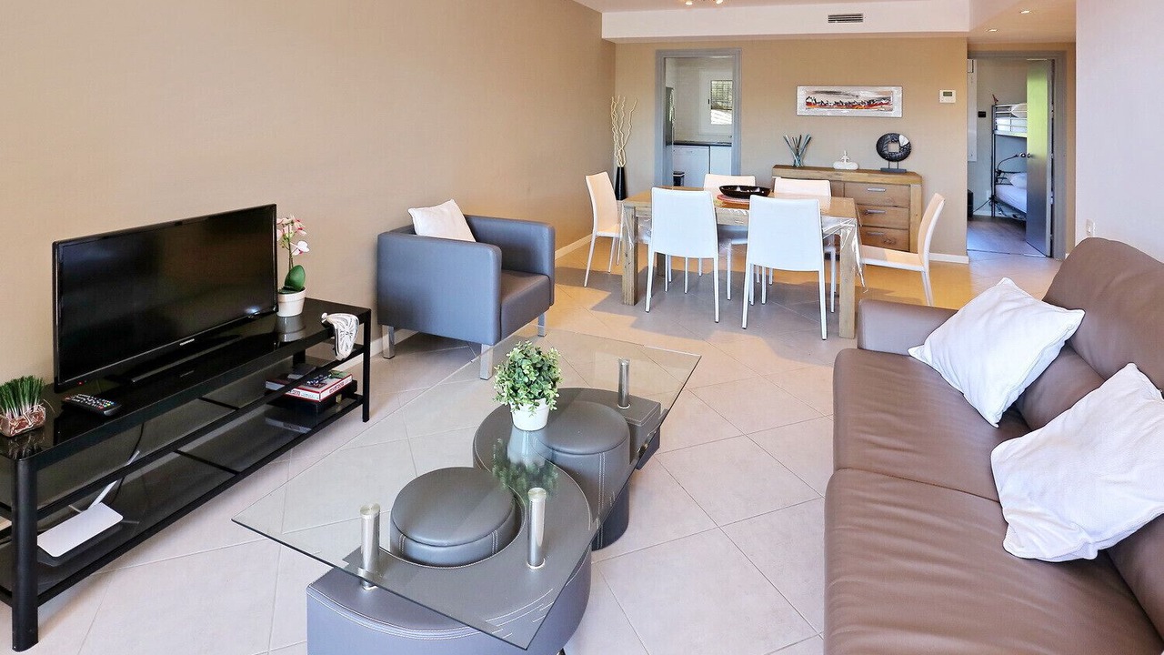 Photo of Livingroom in Roses Town Center