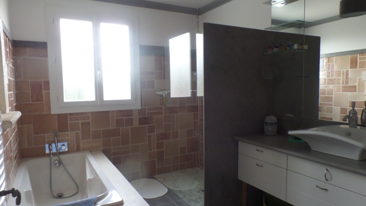 Photo of Bathroom in Bellegarde