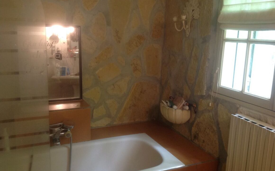 Photo of Bathroom in Eygalieres