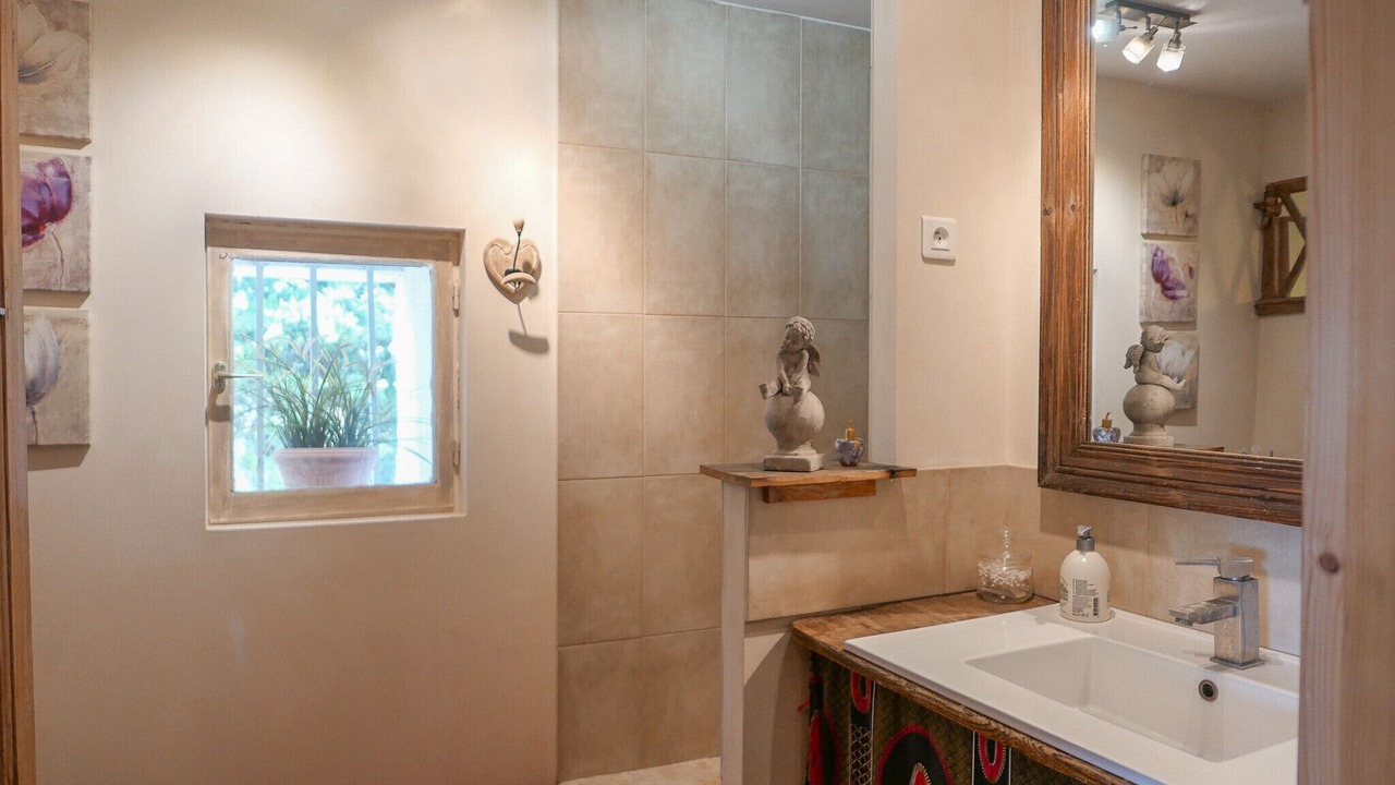 Photo of Bathroom in La Garde-Adhemar