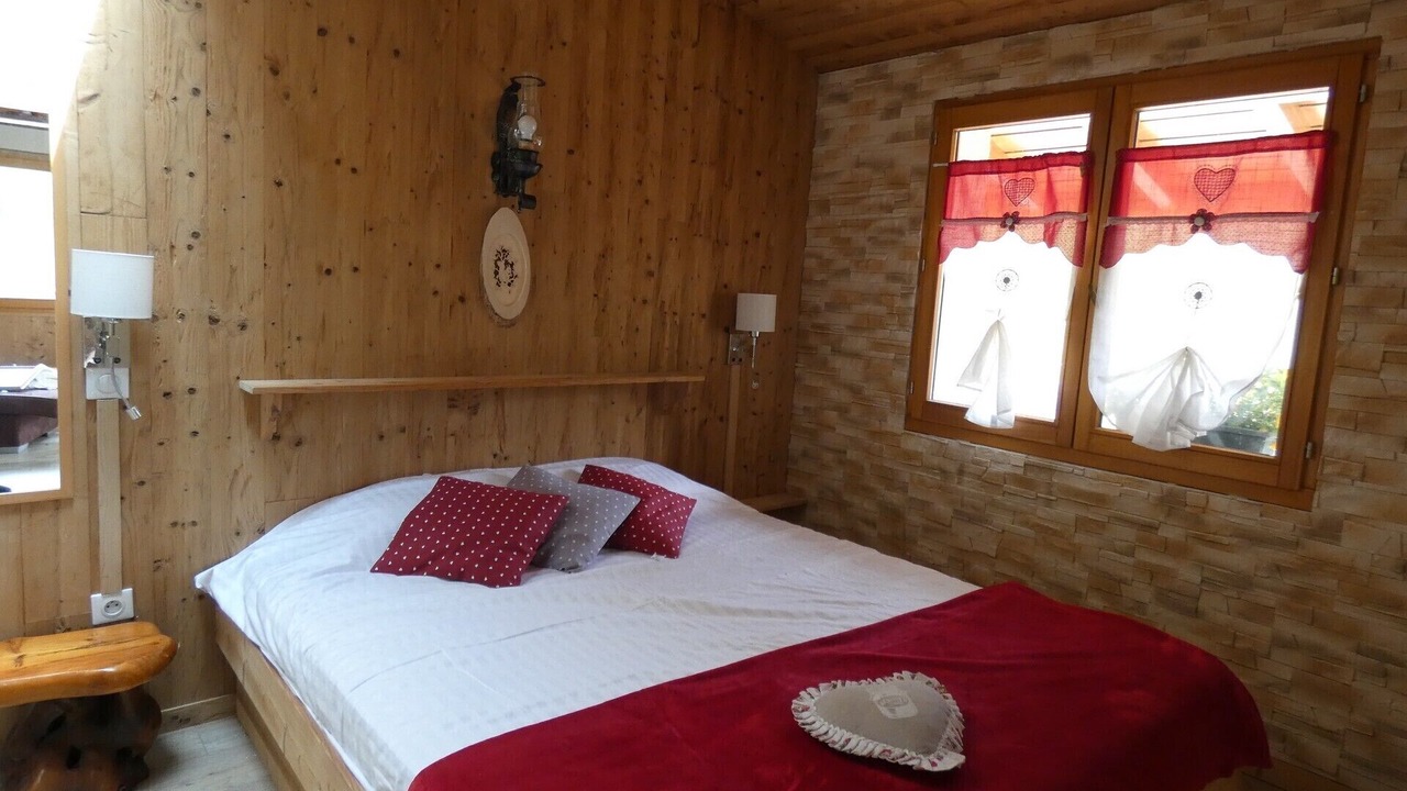 Photo of Bedroom in Thones