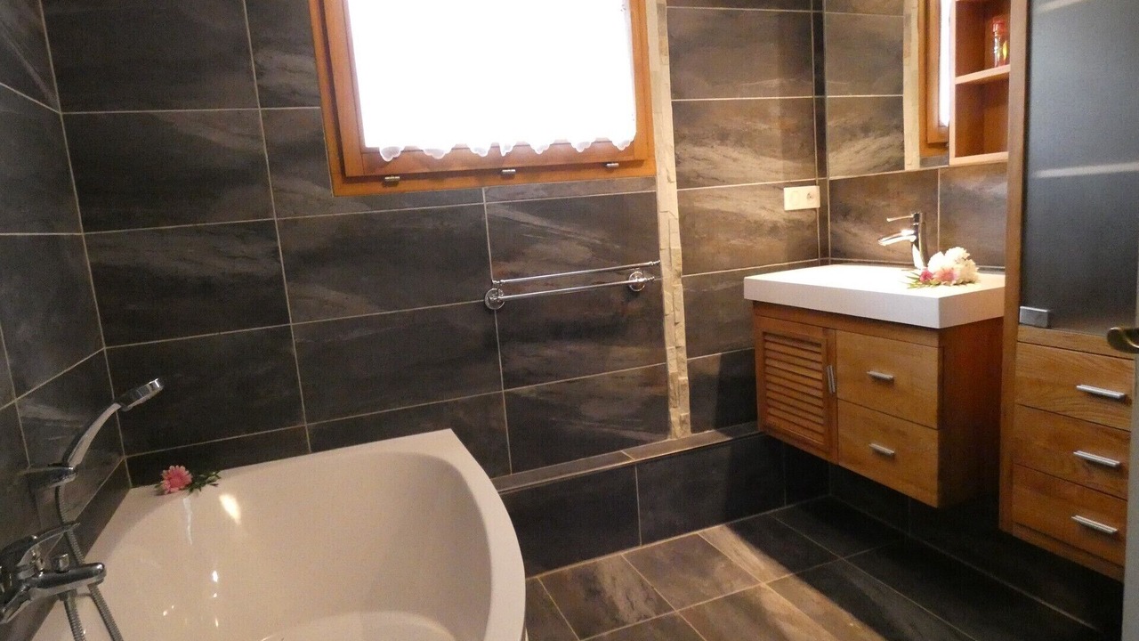 Photo of Bathroom in Thones