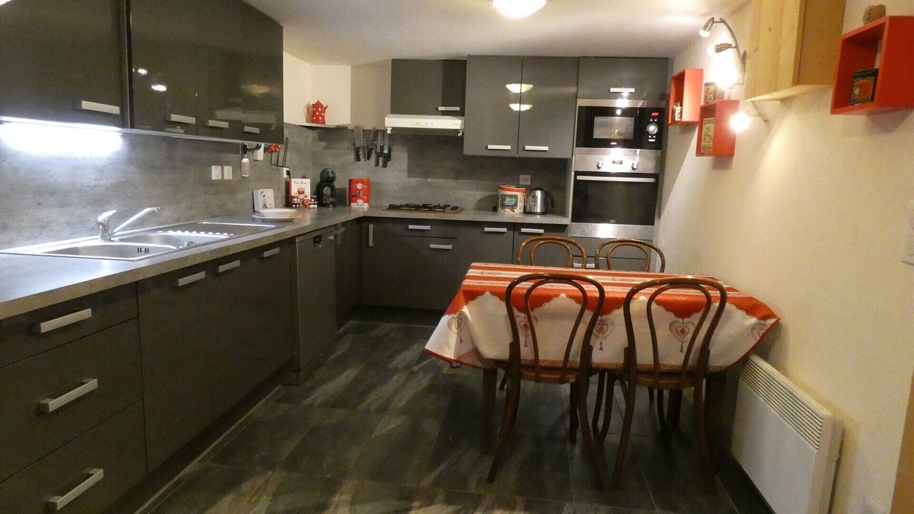 Photo of Kitchen in Thones