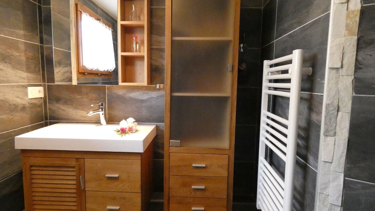 Photo of Bathroom in Thones