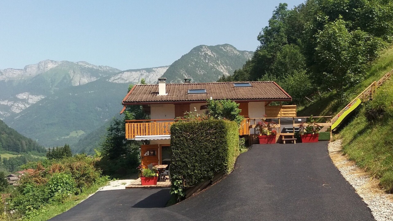 Photo of Outdoor in Thones