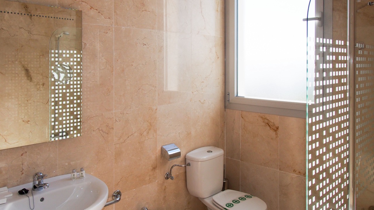 Photo of Bathroom in Orellana la Vieja