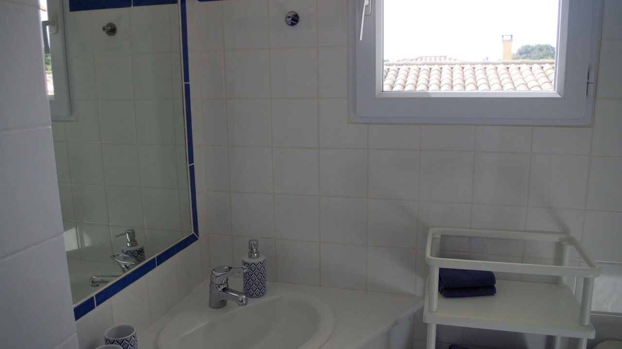 Photo of Bathroom in Peret