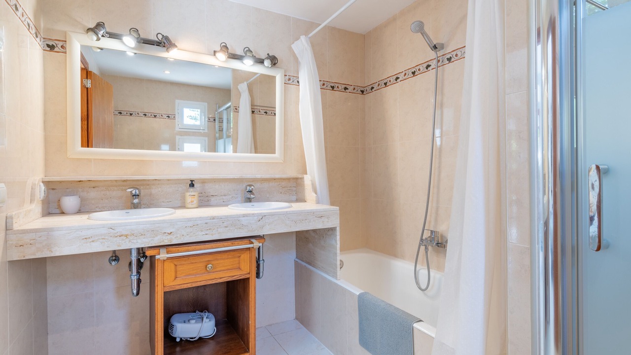 Photo of Bathroom in Les Meravelles