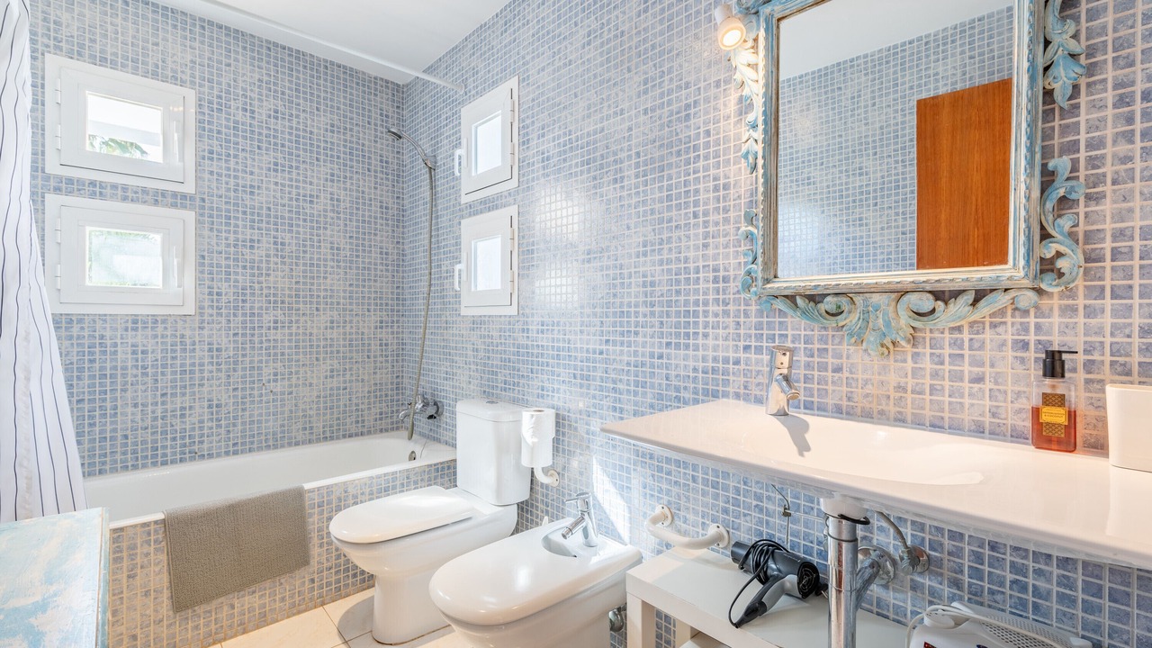 Photo of Bathroom in Les Meravelles