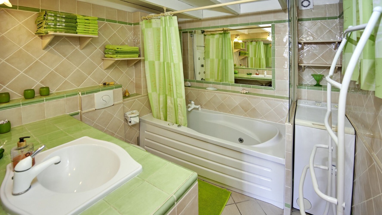 Photo of Bathroom in Arles