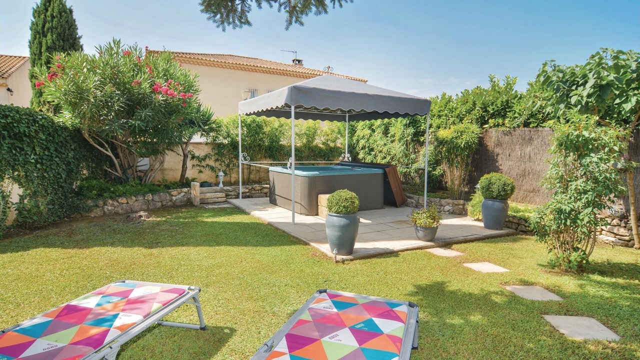 Photo of Outdoor in Saint-Martin-de-Crau