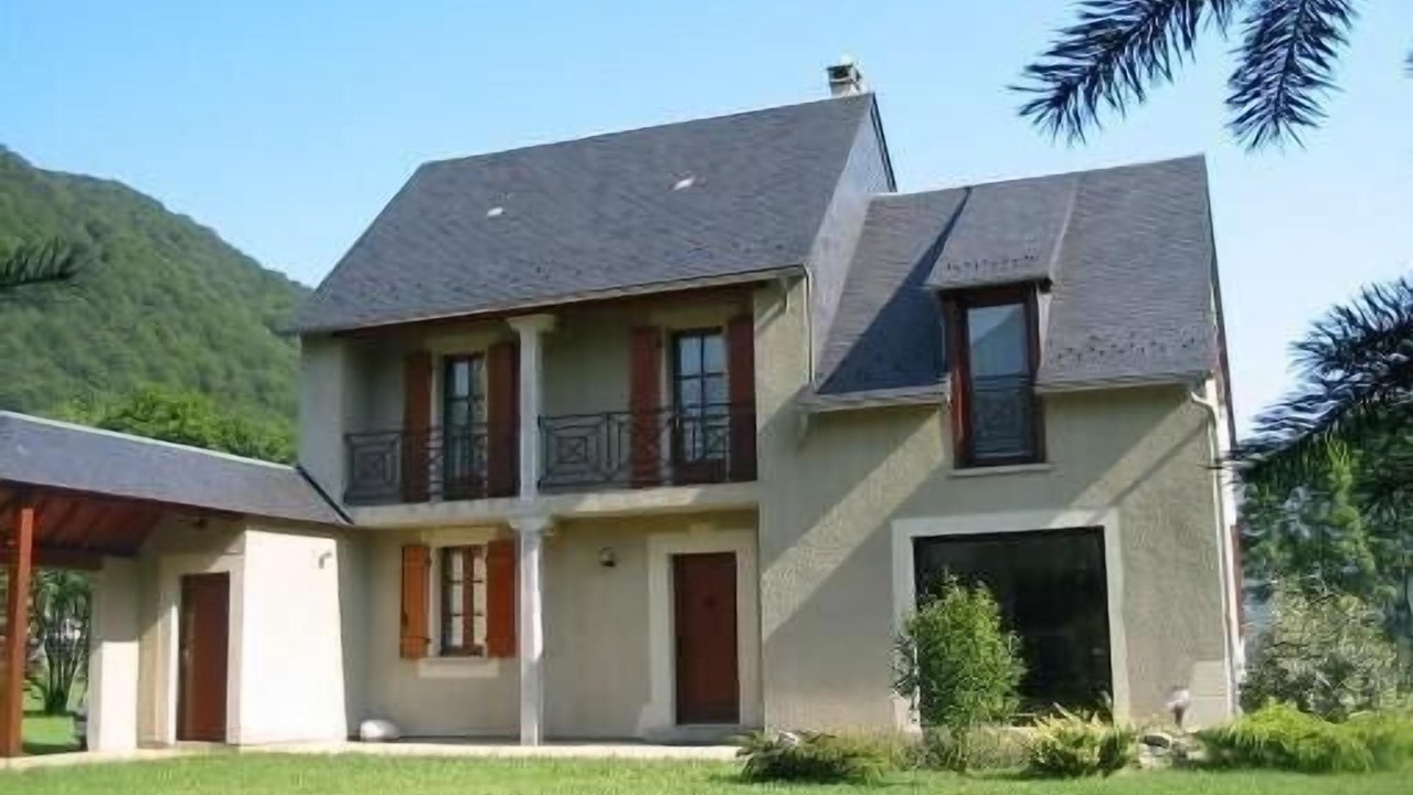 Photo of Outdoor in Campan