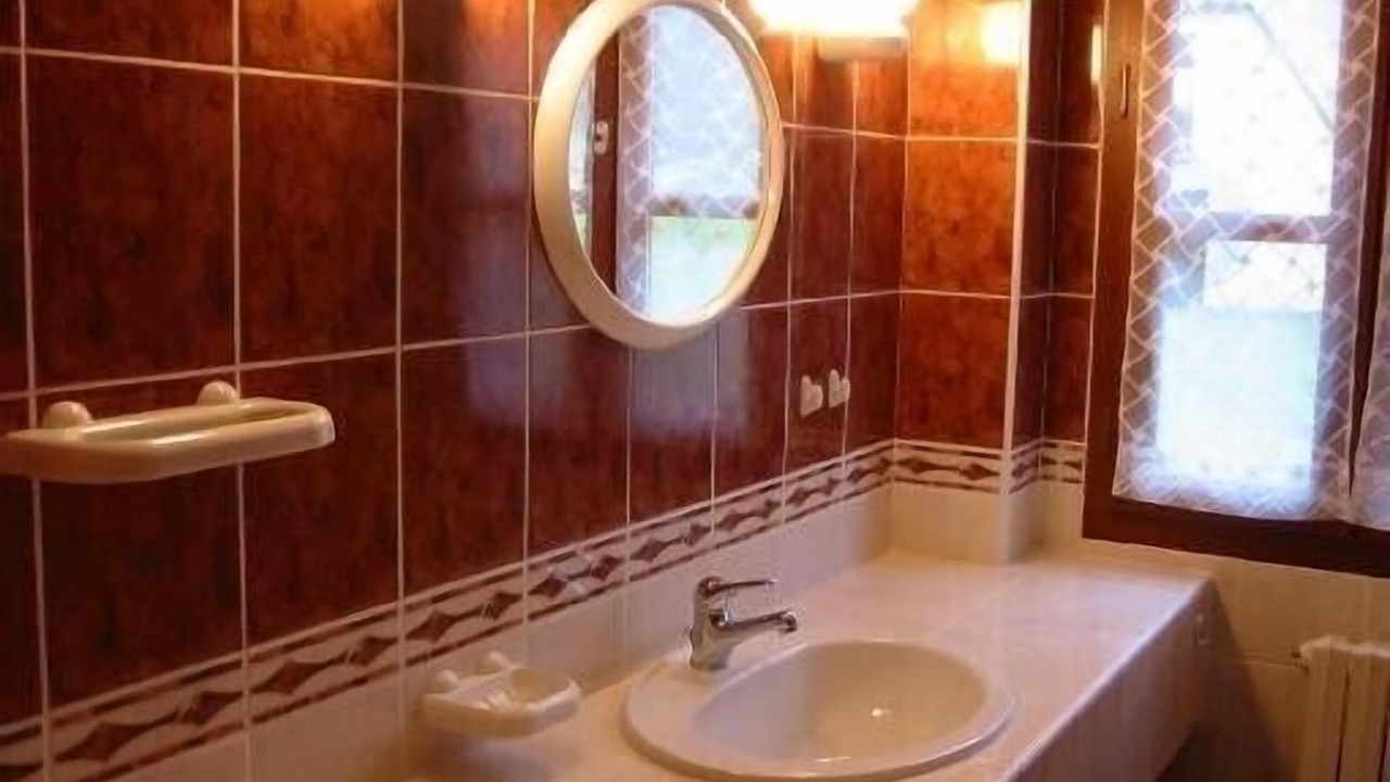 Photo of Bathroom in Campan