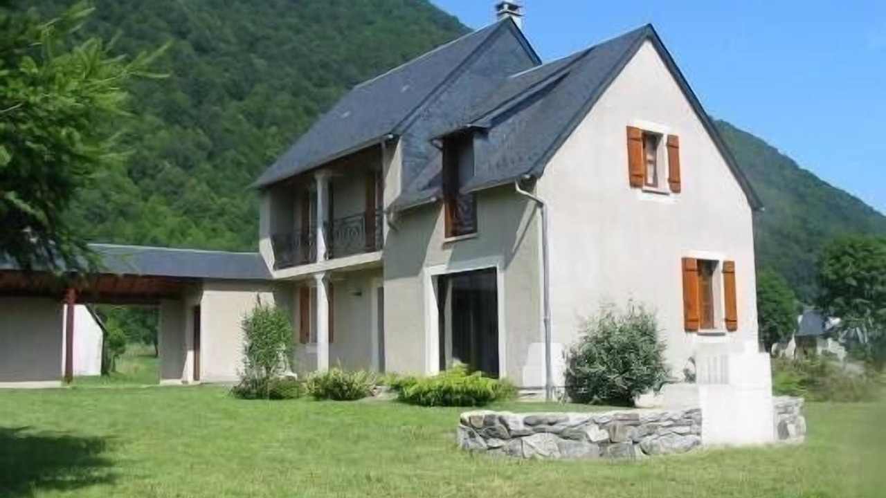 Photo of Outdoor in Campan