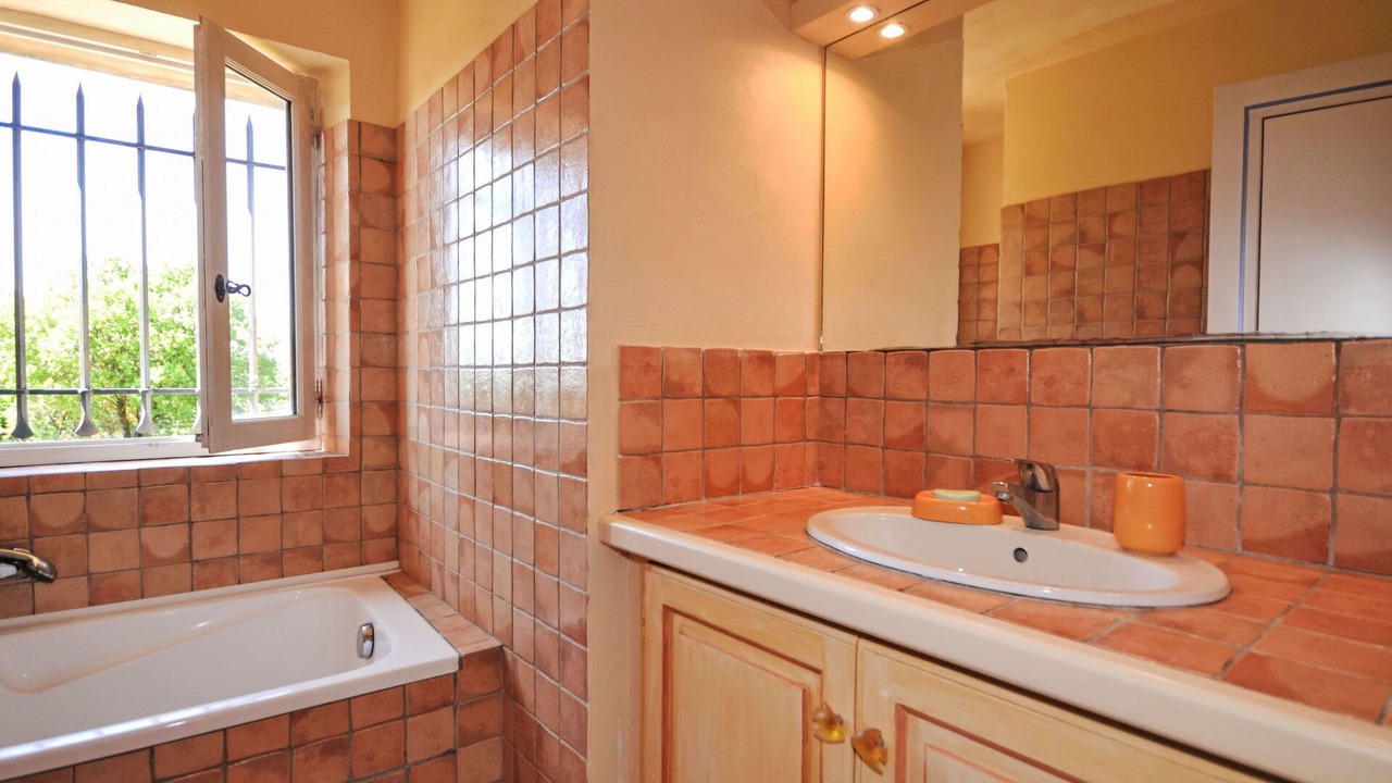 Photo of Bathroom in Cucuron