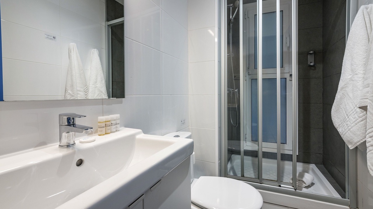 Photo of Bathroom in El Camp de l'Arpa del Clot