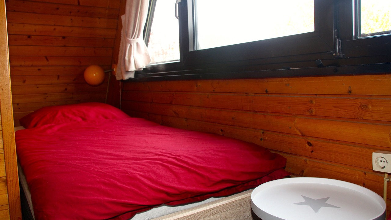 Photo of Bedroom in Damp