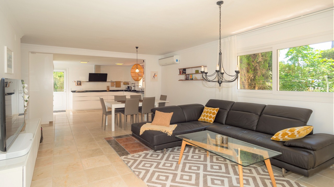 Photo of Livingroom in New Golden Mile