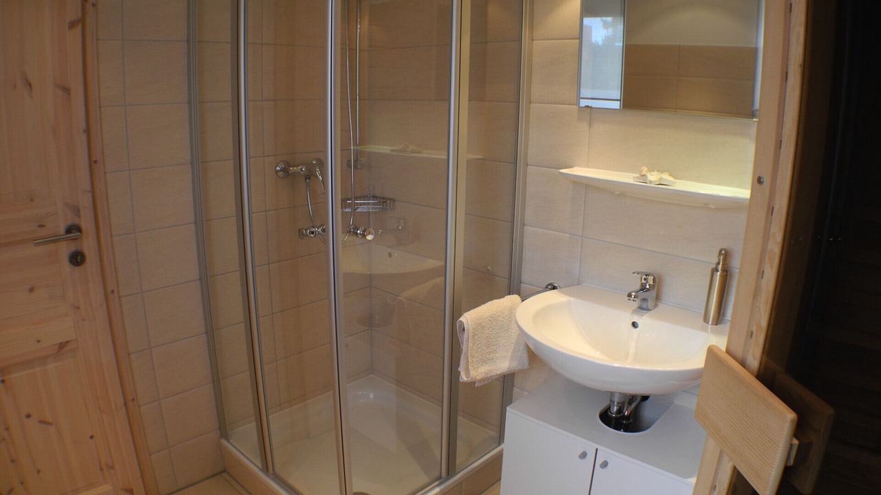 Photo of Bathroom in Glowe