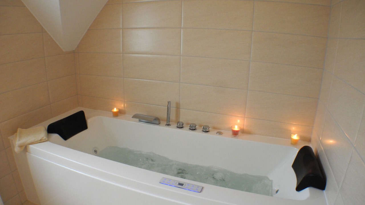 Photo of Bathroom in Glowe