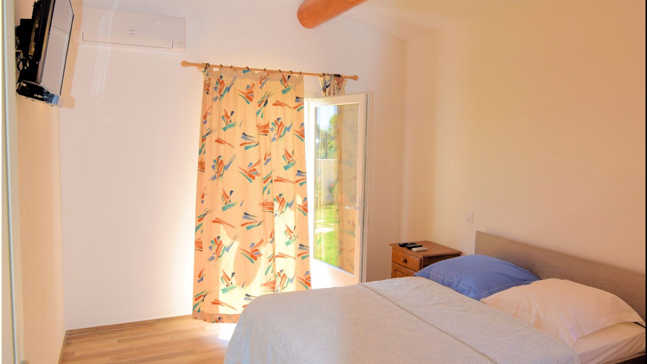 Photo of Bedroom in Cadenet