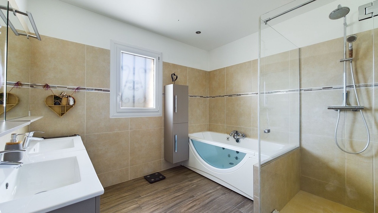 Photo of Bathroom in St.-Remy-de-Provence