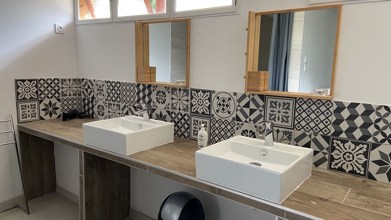 Photo of Bathroom in Ventron