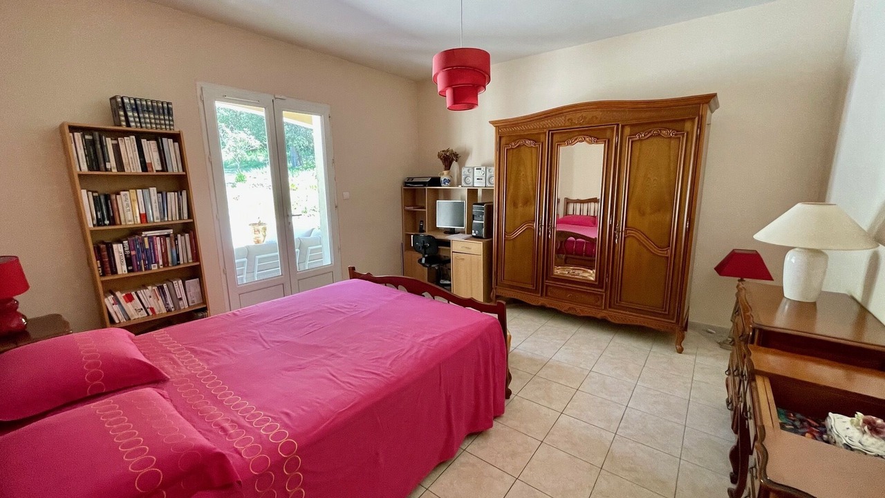 Photo of Bedroom in Nimes City Centre