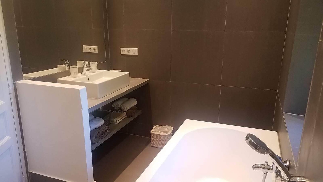 Photo of Bathroom in Lourmarin