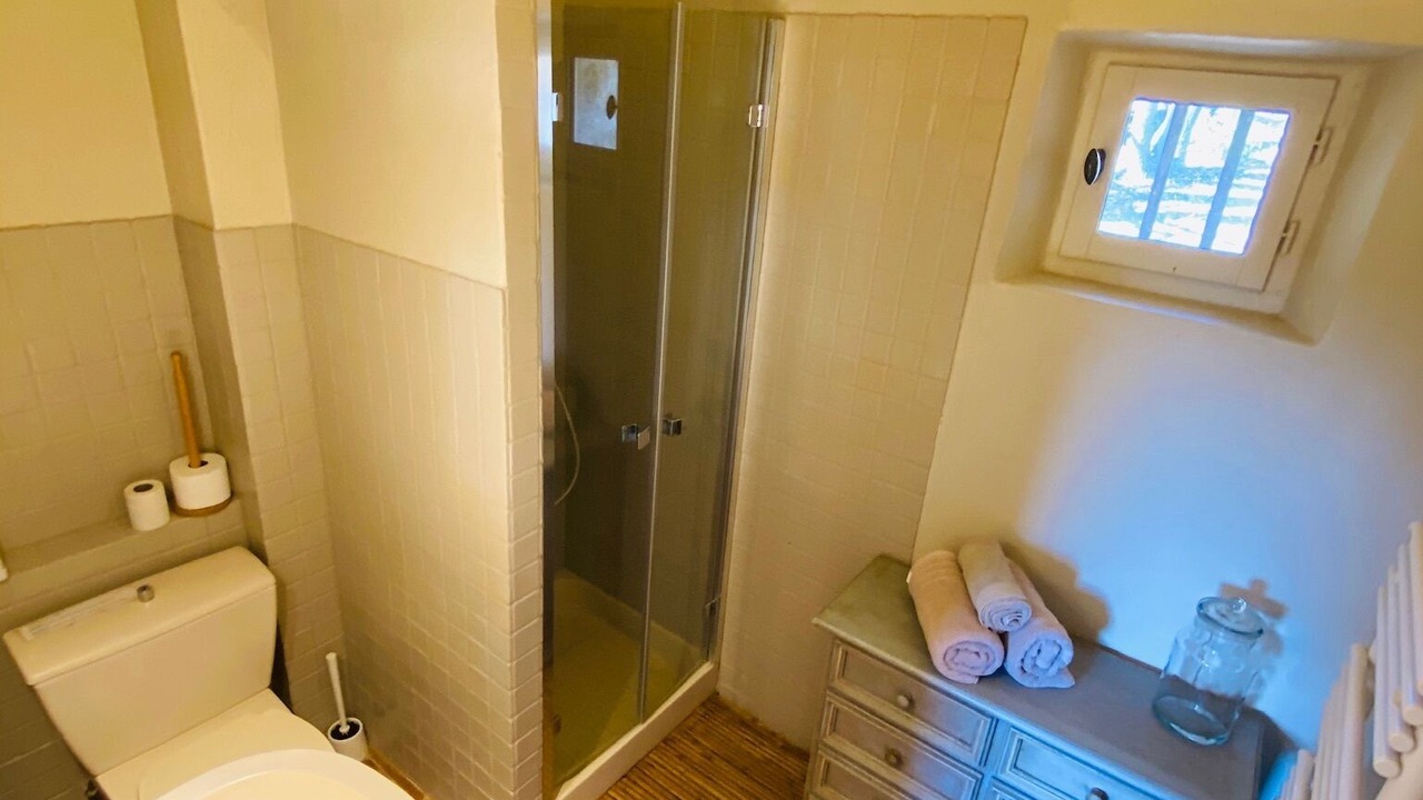 Photo of Bathroom in Lourmarin