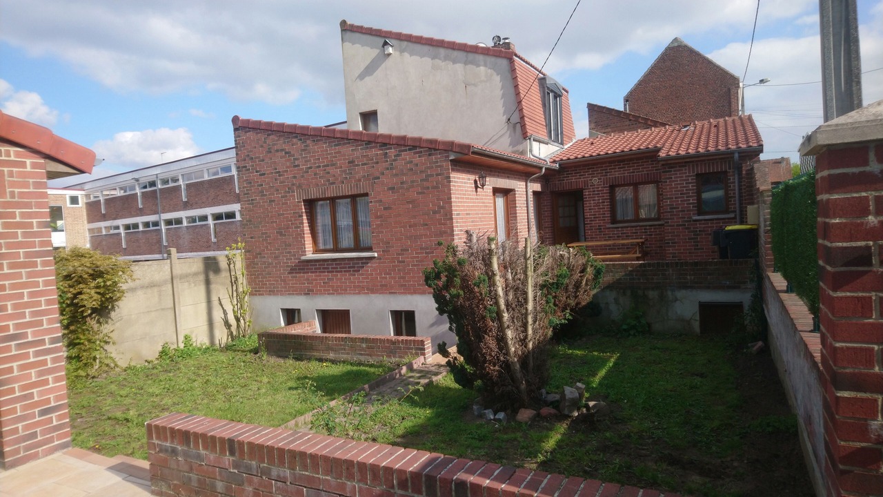 Photo of Outdoor in Lens