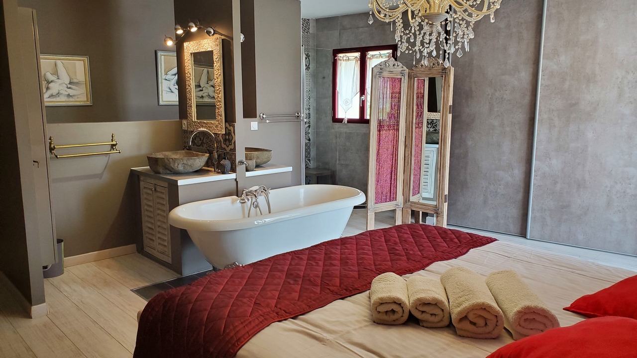 Photo of Bedroom in Saint-Julien-de-Peyrolas