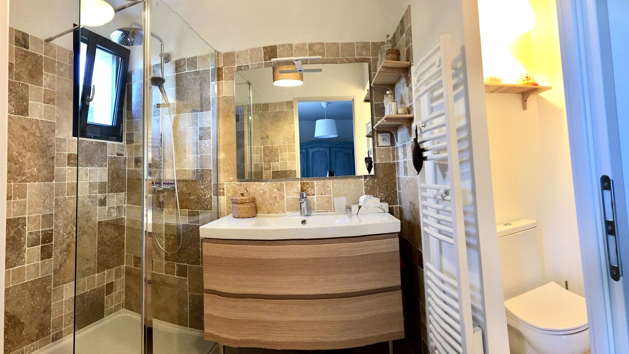 Photo of Bathroom in Maubec