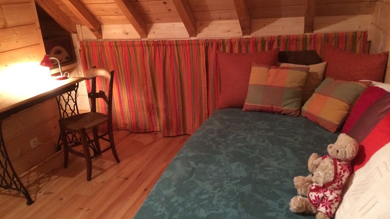 Photo of Bedroom in Campan