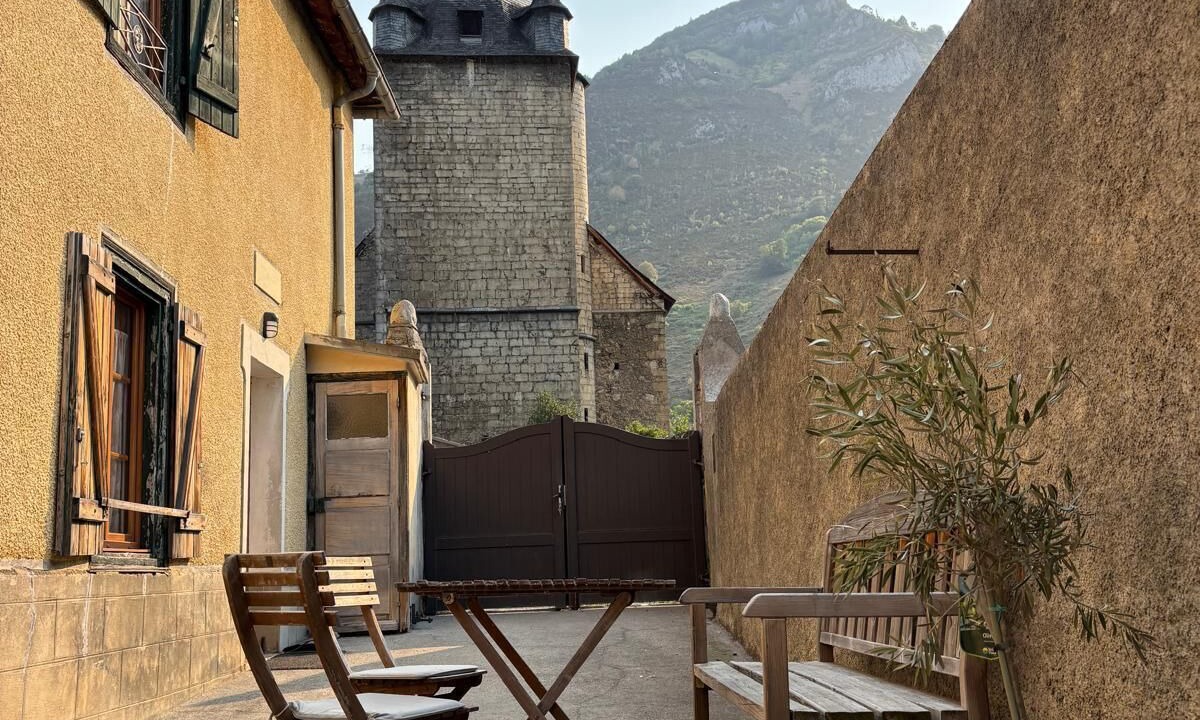 Photo of Outdoor in Campan