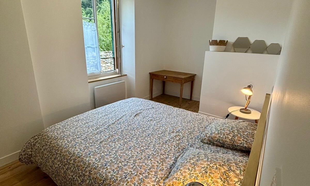 Photo of Bedroom in Campan