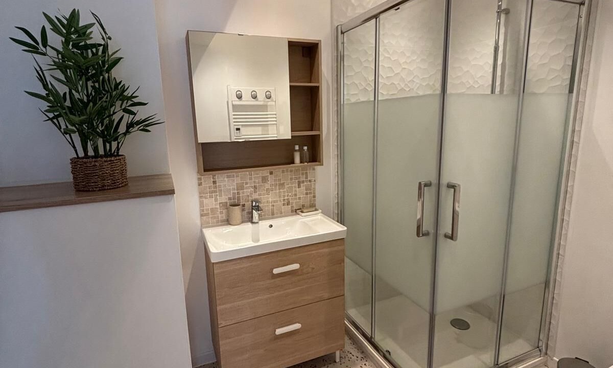 Photo of Bathroom in Campan
