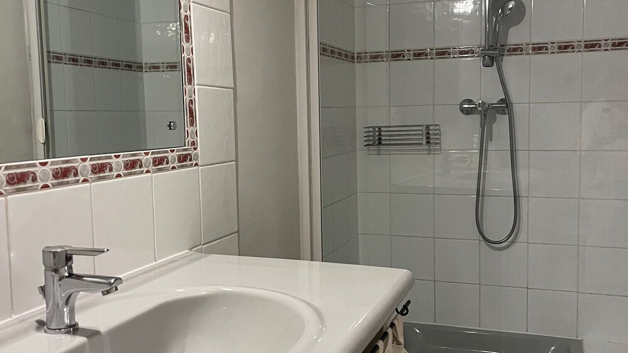 Photo of Bathroom in Suze-la-Rousse