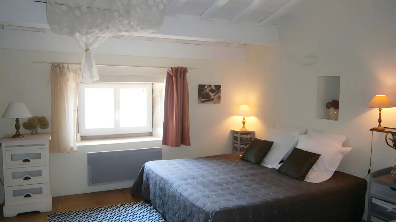 Photo of Bedroom in Suze-la-Rousse
