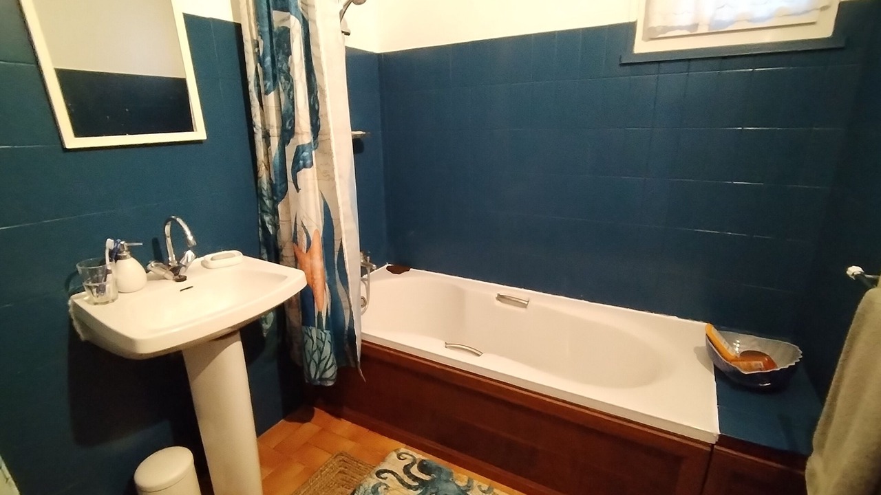 Photo of Bathroom in Venterol