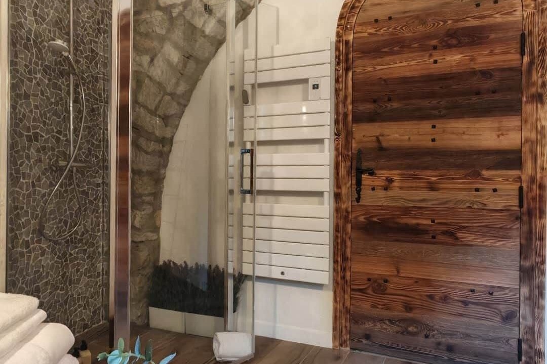 Photo of Bathroom in Gex