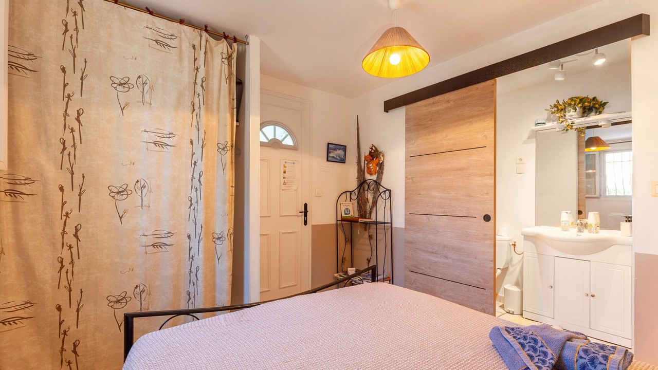 Photo of Bedroom in Port-Saint-Louis-du-Rhone