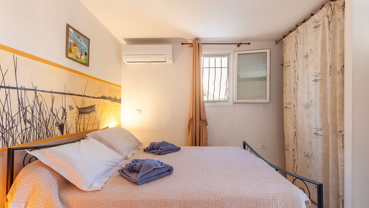 Photo of Bedroom in Port-Saint-Louis-du-Rhone